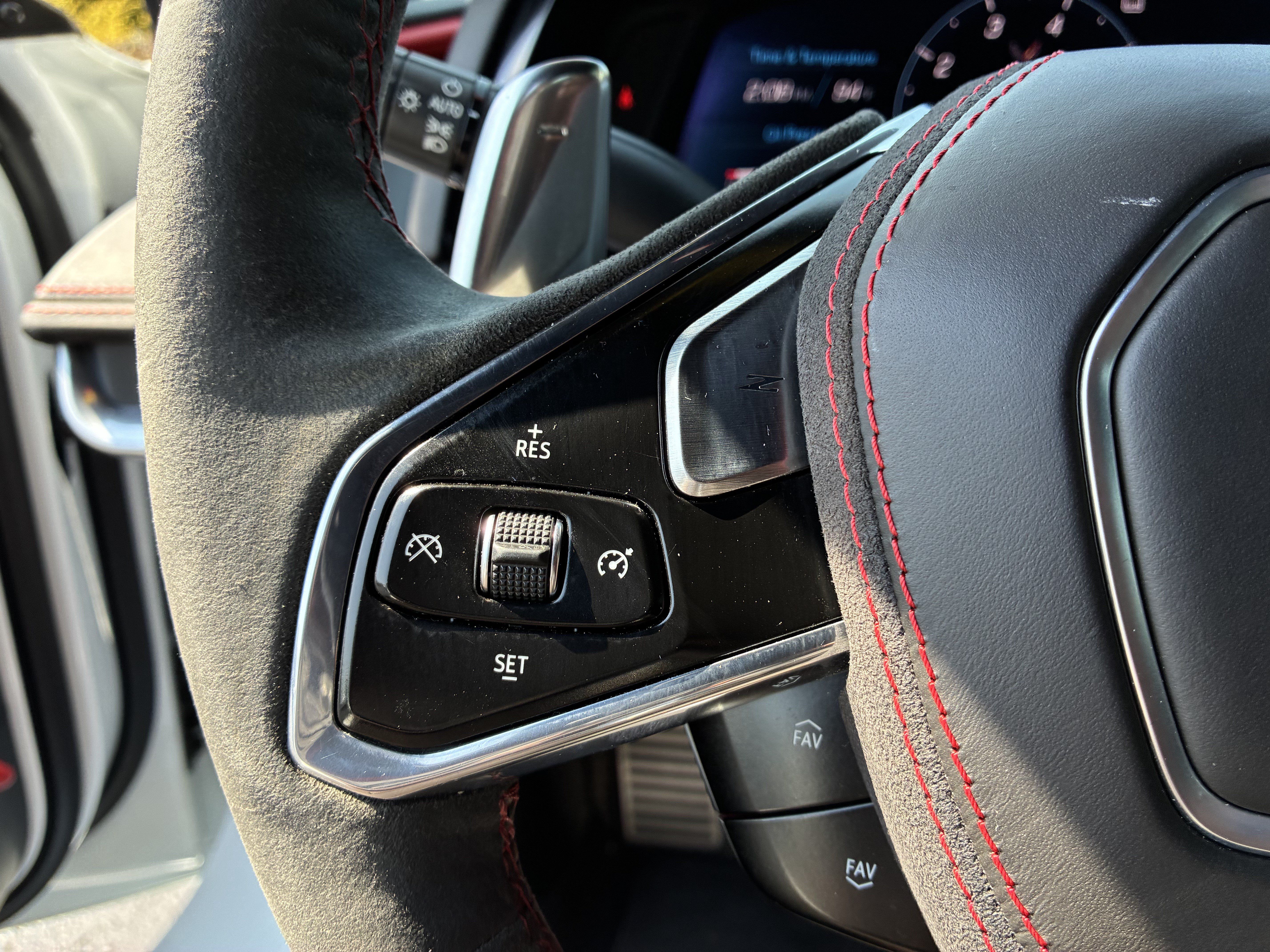 Used 2021 Chevrolet Corvette Stingray Premium Cpe w/ Z51 Performance Package RWD image 25