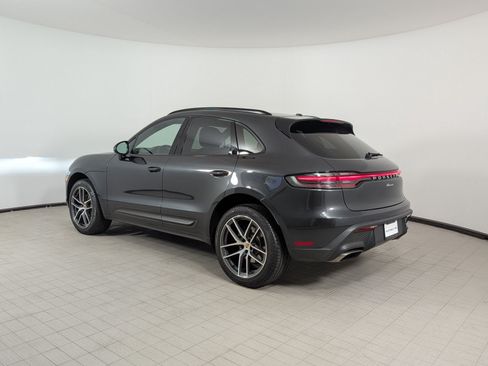 Certified 2022 Porsche Macan AWD/4WD image 3