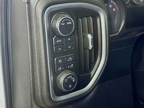 Used 2022 Chevrolet Silverado 1500 LT Trail Boss image 17