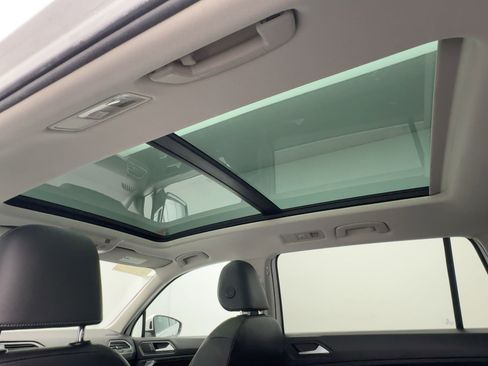 Used 2020 Volkswagen Tiguan SEL image 16