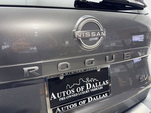 Used 2024 Nissan Rogue SV w/ SV Premium Package image 21