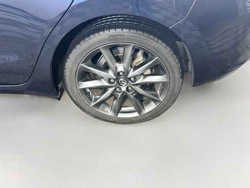 Used 2018 MAZDA MAZDA3 Touring FWD image 11