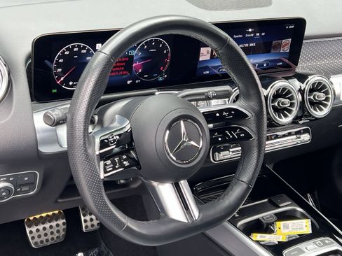 Used 2026 Mercedes-Benz GLB 250 4MATIC image 21