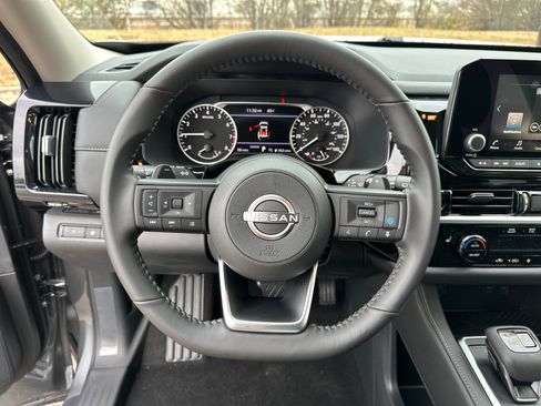 New 2025 Nissan Pathfinder SV w/ SV Premium Package image 26