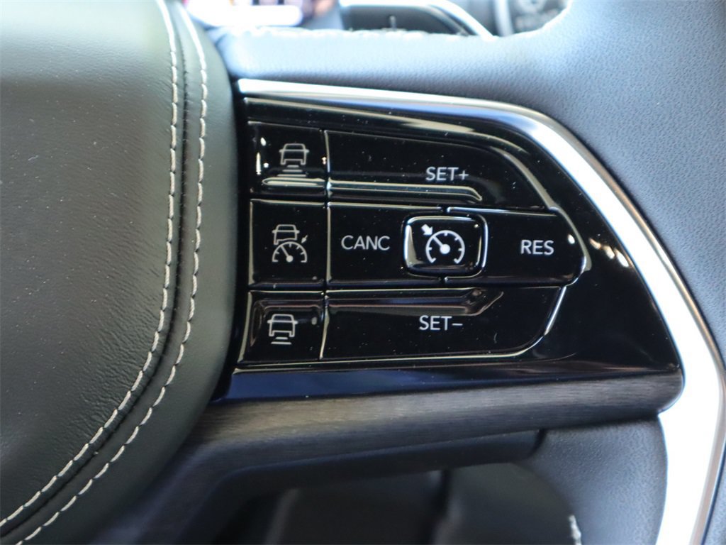 New 2023 Jeep Grand Cherokee Overland w/ Luxury Tech Group IV AWD/4WD image 10