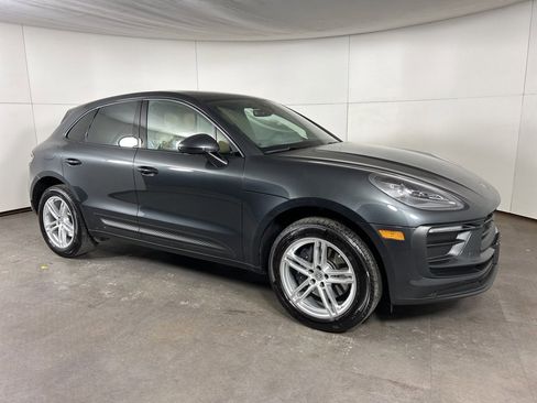 Certified 2025 Porsche Macan image 9