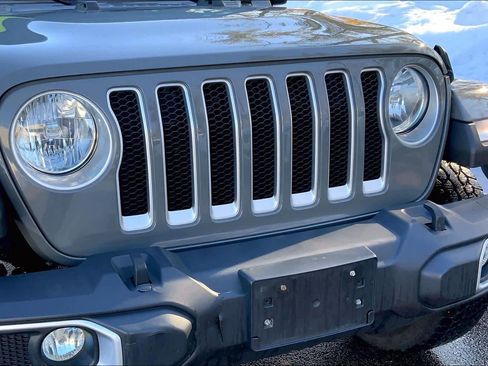 Used 2018 Jeep Wrangler Unlimited Sahara w/ Dual Top Group image 28