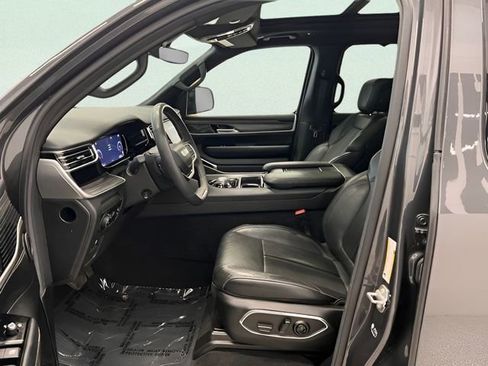 Used 2023 Jeep Wagoneer Series III w/ Premium Group I image 23