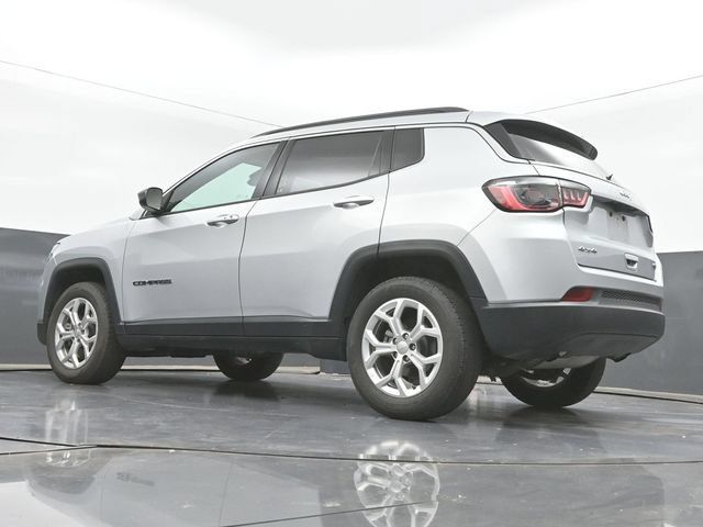 Used 2024 Jeep Compass Latitude AWD/4WD image 34