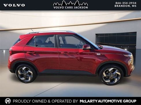 Used 2024 Hyundai Venue SEL image 3