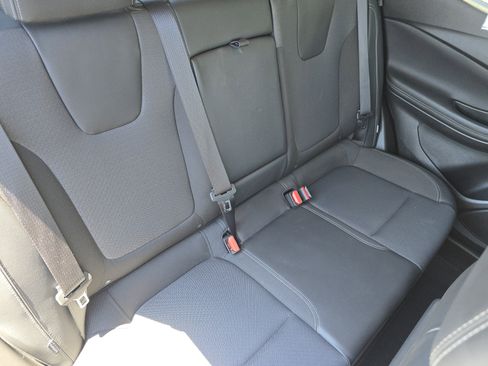 Used 2022 Buick Encore GX Select w/ Sport Touring Package FWD image 23