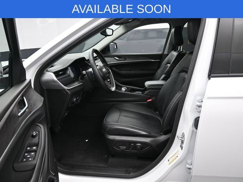 Used 2022 Jeep Grand Cherokee Limited AWD/4WD image 9