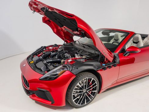 Used 2024 Maserati GranCabrio Trofeo image 34