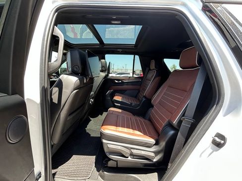 Used 2024 GMC Yukon Denali Ultimate AWD/4WD image 8