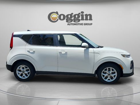Used 2022 Kia Soul LX w/ Technology Package FWD image 6