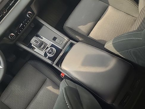 Used 2022 Mitsubishi Outlander ES AWD/4WD image 16