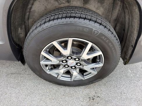 Used 2023 GMC Acadia SLT AWD/4WD image 12