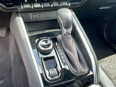 Used 2024 Chevrolet Colorado Z71 w/ Z71 Convenience Package 2 image 16