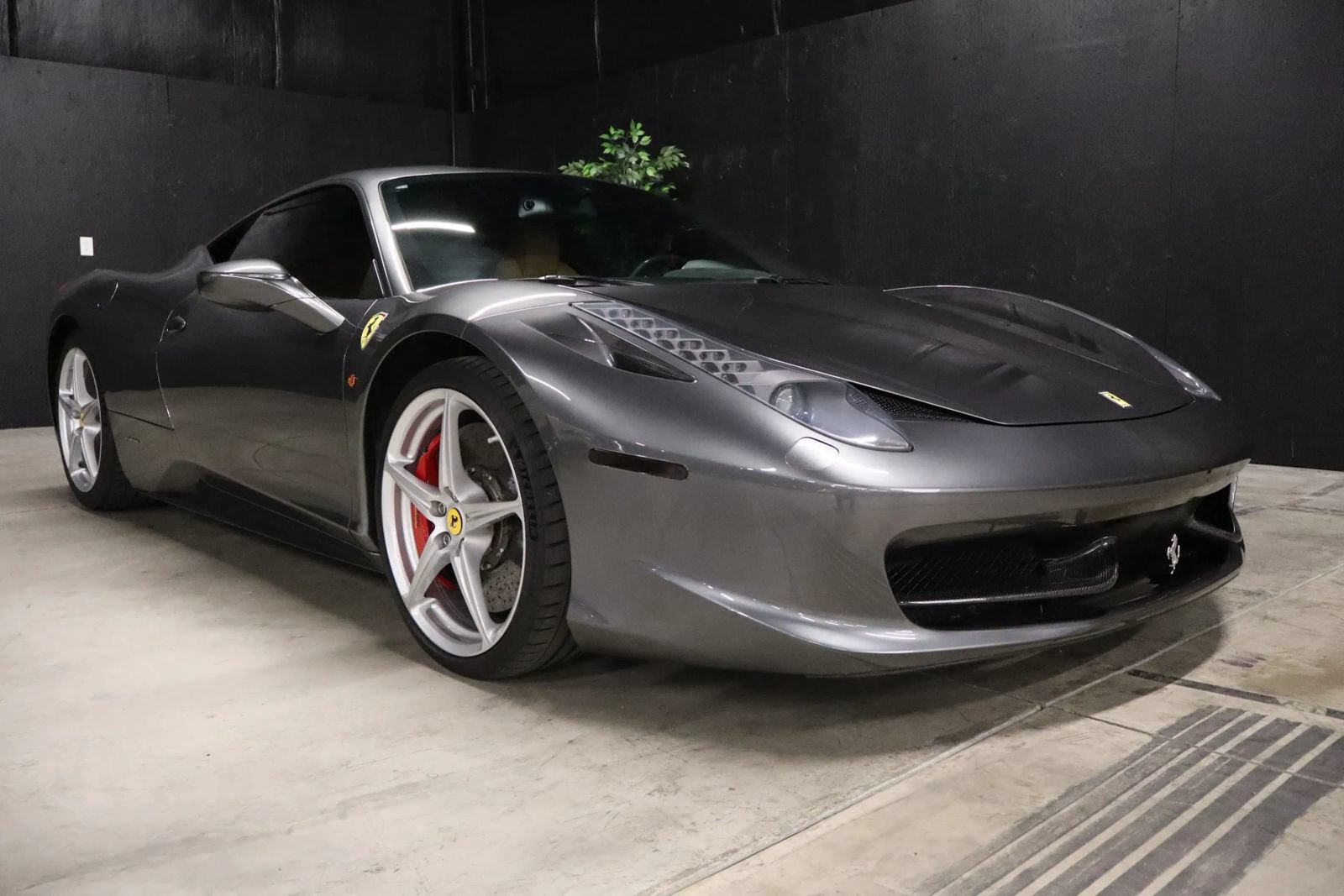 Used 2012 Ferrari 458 Italia Coupe RWD image 2