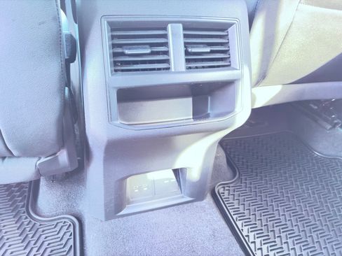 Used 2021 Volkswagen Atlas Cross Sport SE image 15