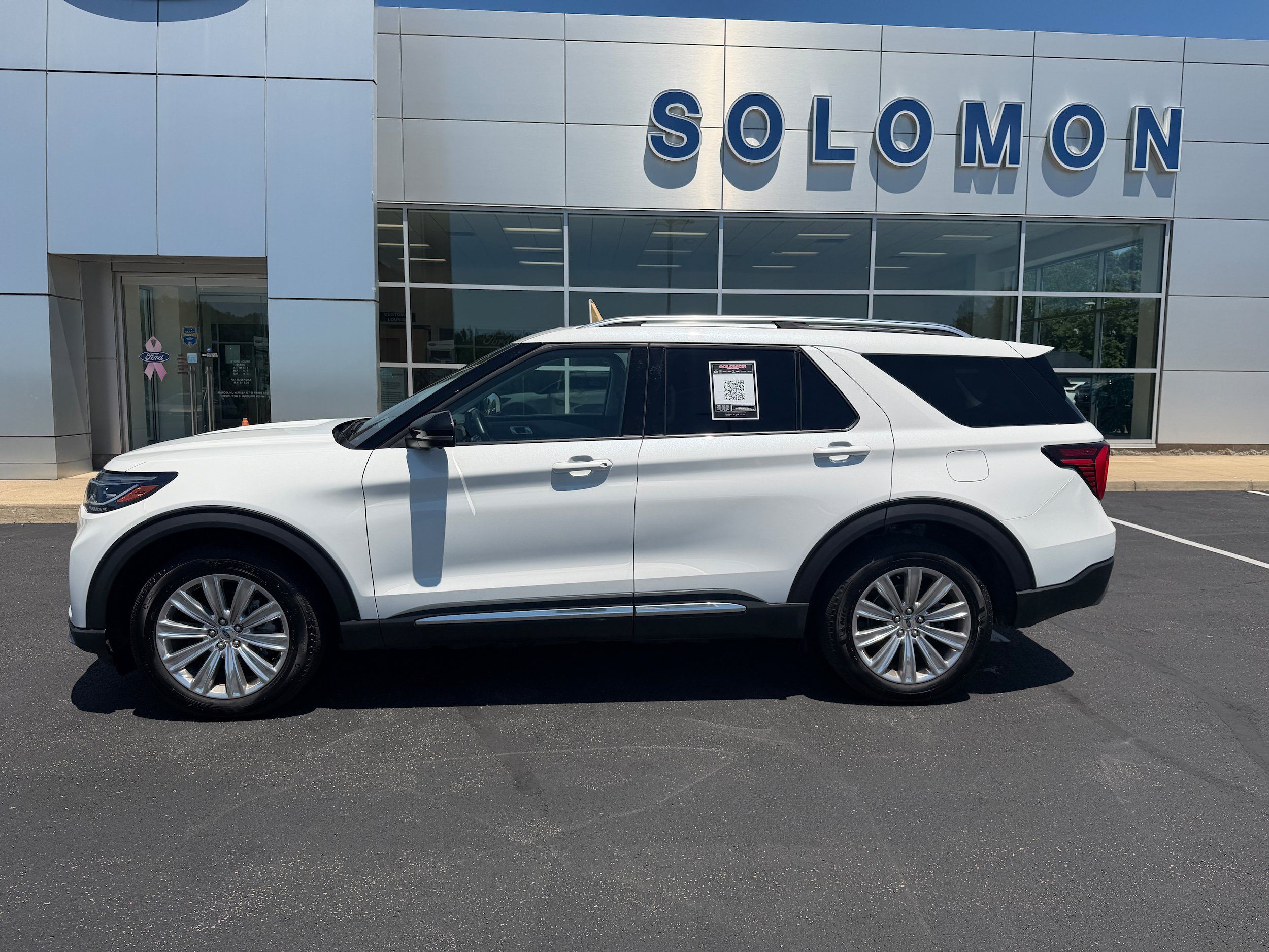 Certified 2025 Ford Explorer Platinum w/ LUX Leather Package AWD/4WD image 9