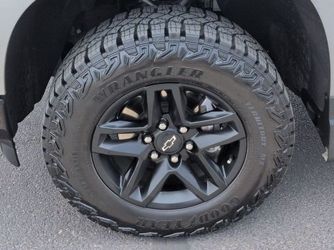 Used 2025 Chevrolet Silverado 1500 Custom Trail Boss AWD/4WD image 29