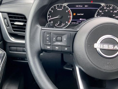 Used 2024 Nissan Rogue SV image 24