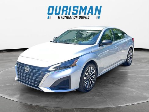 Used 2024 Nissan Altima 2.5 SV FWD image 2