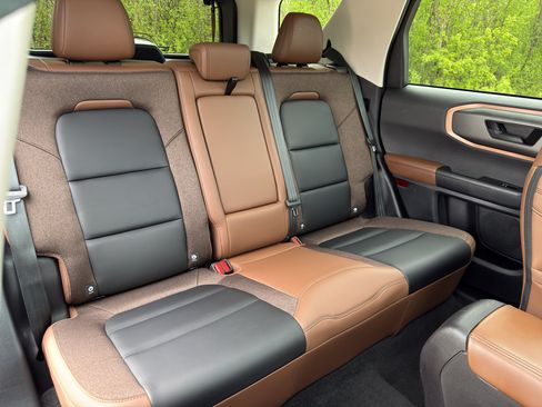 Used 2025 Ford Bronco Sport Outer Banks w/ Outer Banks Tech Package+ AWD/4WD image 29