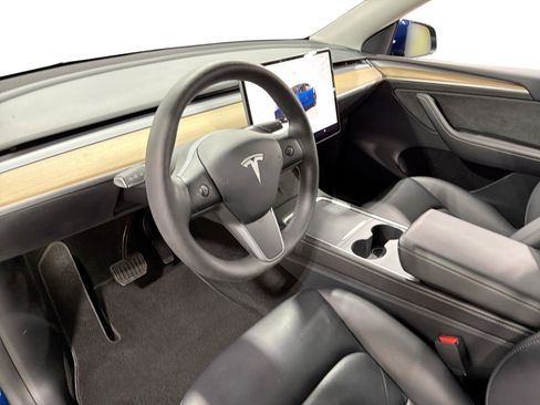 Certified 2023 Tesla Model Y Long Range AWD/4WD image 9