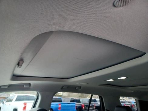 Used 2020 Chevrolet Traverse LT w/ LT Premium Package image 17