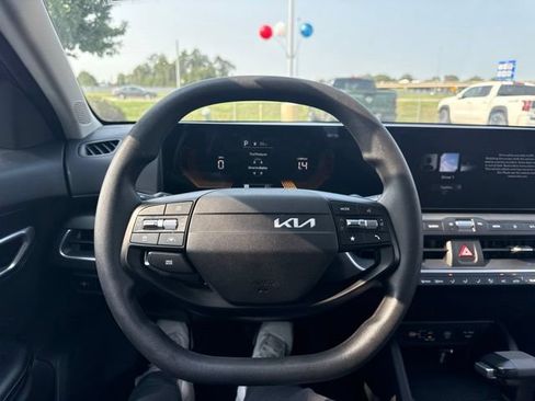Used 2025 Kia K4 FWD image 18