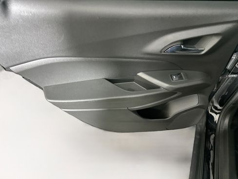 Used 2025 Chevrolet Trax ACTIV w/ Driver Confidence Package image 26