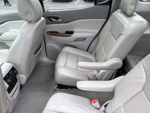 Used 2017 GMC Acadia SLE AWD/4WD image 14