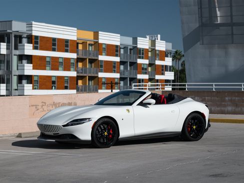 Used 2025 Ferrari Roma Spider RWD image 3