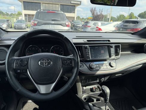 Used 2016 Toyota RAV4 SE FWD image 17