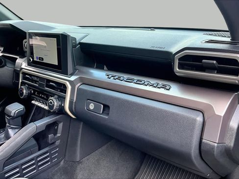 Certified 2025 Toyota Tacoma SR5 AWD/4WD image 17