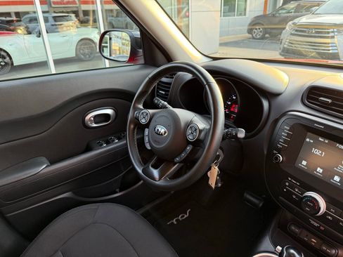 Used 2019 Kia Soul + image 17