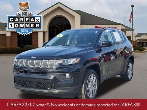 Used 2022 Jeep Compass Latitude image 2