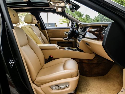Used 2017 Rolls-Royce Ghost RWD image 54