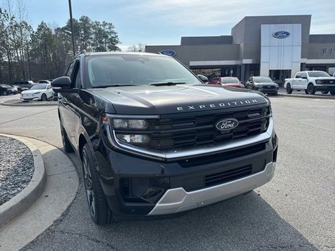 New 2026 Ford Expedition Platinum w/ Platinum Ultimate Package image 3