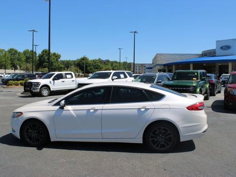 Used 2018 Ford Fusion SE w/ Equipment Group 201A FWD image 11