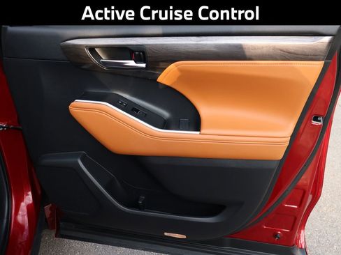 Used 2023 Toyota Highlander Platinum image 14