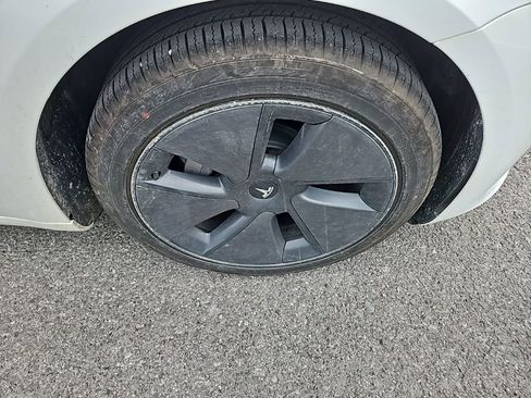 Used 2023 Tesla Model 3 Standard Range image 10