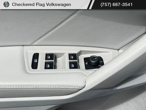 Used 2023 Volkswagen Tiguan SE w/ Panoramic Sunroof Package FWD image 15