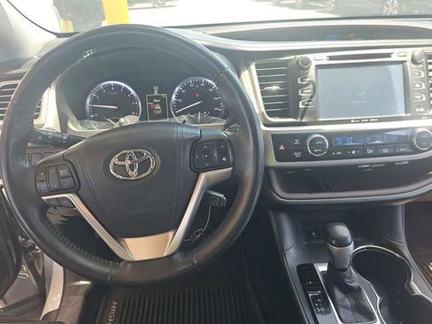 Used 2016 Toyota Highlander XLE AWD/4WD image 9