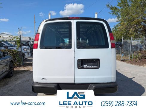 Used 2018 Chevrolet Express 2500 RWD image 4