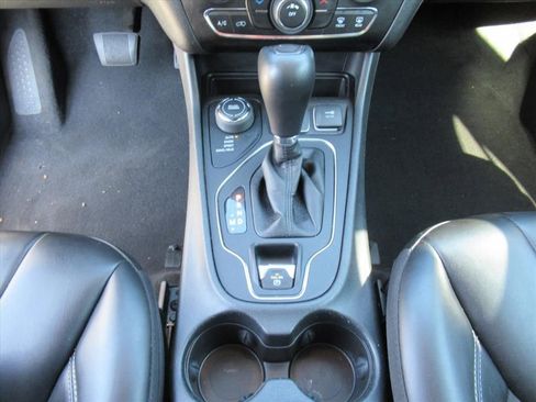 Used 2022 Jeep Cherokee Latitude w/ Sun & Sound Group image 20