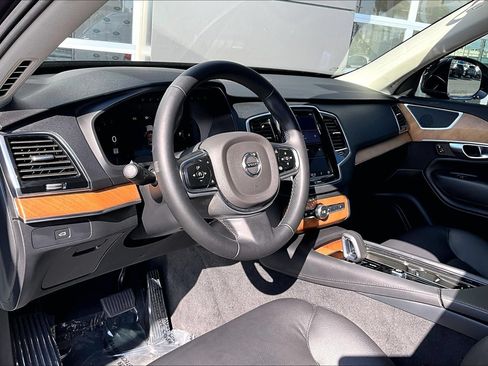 Used 2025 Volvo XC90 B6 Plus w/ Protection Package Premier AWD/4WD image 13