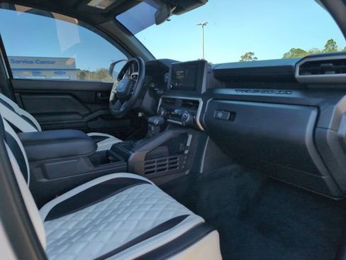 Used 2025 Toyota Tacoma SR image 17